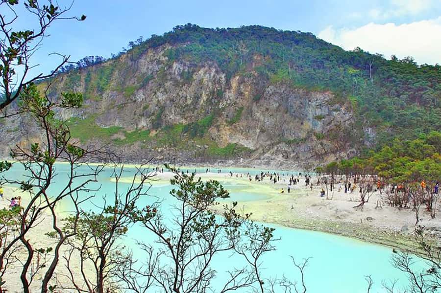 From Jakarta : White Crater , Pinisi Lake , Tea Plantation - Kawah Putih: the bluish-white crater lake at 2,400 meters