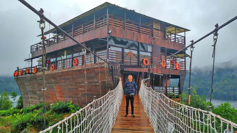 From Jakarta : White Crater , Pinisi Lake , Tea Plantation - Rancabali lakeside glamping area: photos, walking, and the included lunch