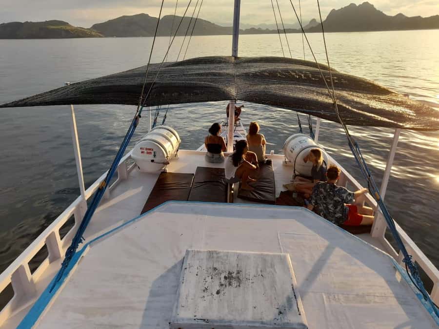 From Labuan Bajo Explore komodo island & Snorkeling - Pulau Taka Makasar and the Manta Point snorkeling plan