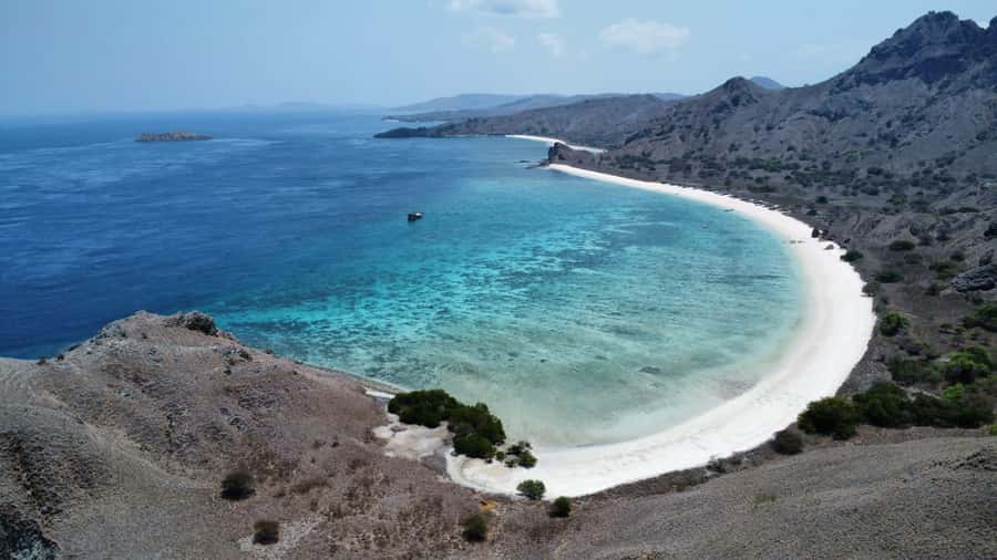 From Labuan Bajo Explore komodo island & Snorkeling - What’s included at this price, and what costs extra