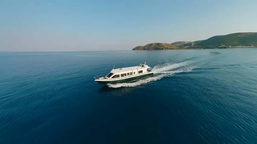 From Labuan Bajo: Komodo Island Day Tour with Snorkeling - Kanawa Island: clearer water and a final snorkeling push