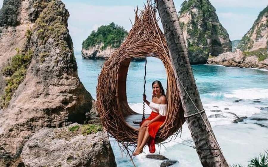 From Lembongan: Full-Day Private Tour East Nusa Penida - Atuh Beach and Diamond Beach: two viewpoints, two different vibes