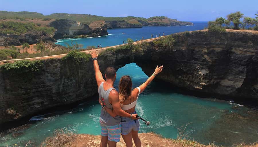 From Lembongan: Private Highlights East and West Nusa Penida - East side favorites: Rumah Pohon Tree House, Atuh Beach, and Diamond Beach