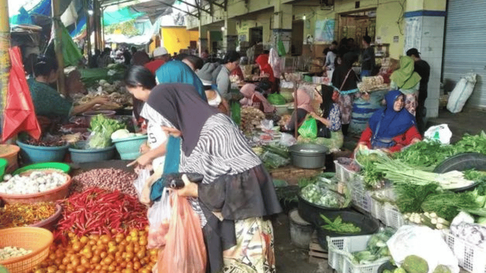 From Lombok: Mataram Heritage City Tour - Ayam Taliwang and Lombok sides: what to order and why it works