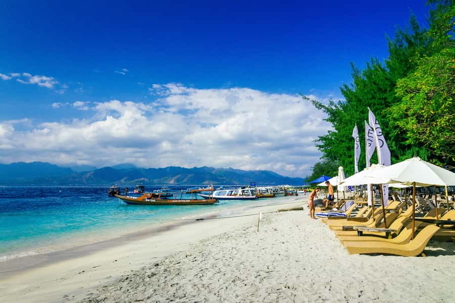 From Lombok: Private Gili Islands Trip w. Glass-Bottom Boat - Gili Trawangan break: lunch, beach time, and a second chance to snorkel