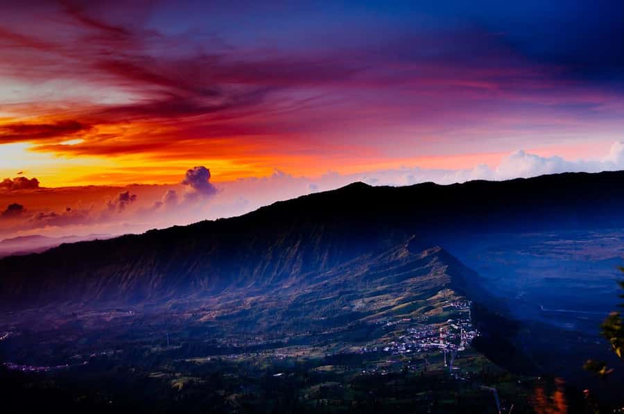 From Malang/Surabaya: 2-Days Tour Mt. Bromo Ijen Blue Flames - Cemoro Lawang to Bromo sunrise: 4x4 jeep reality