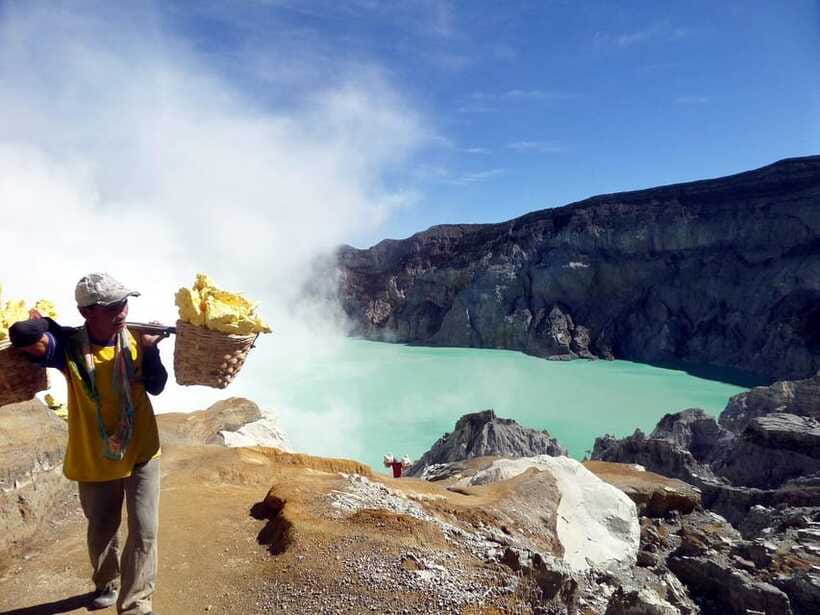From Malang/Surabaya: 2-Days Tour Mt. Bromo Ijen Blue Flames - Climbing the caldera: views are great, but plan for effort