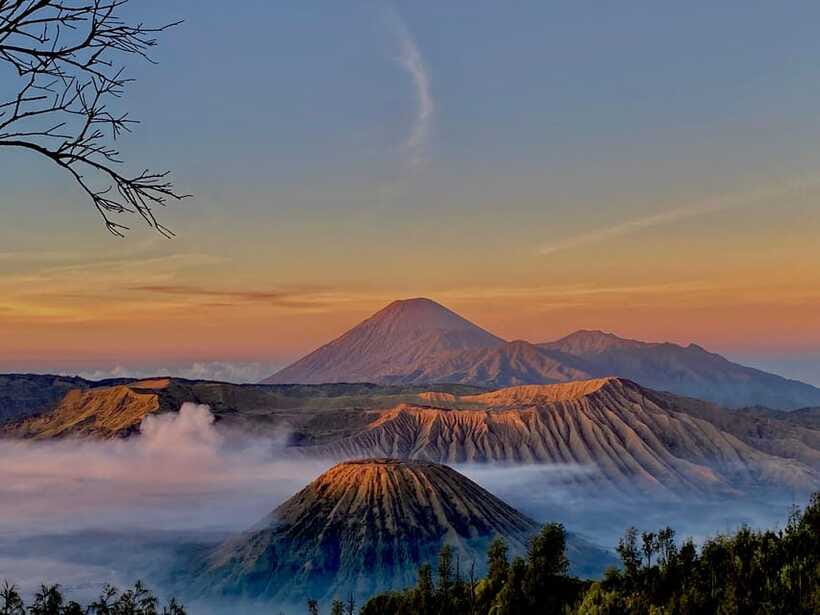 From Malang/Surabaya: Mount Bromo and Ijen Crater 2-Day Tour - Bromo Caldera: Climb the Rim, See the Temple, Walk the Sea of Sand