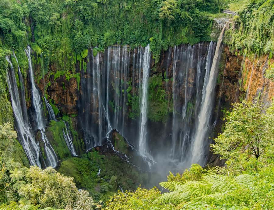 From Malang: Tumpak Sewu Waterfall Day Trip (Sharing) - The descent plan: stairs, water crossings, and why shoes matter