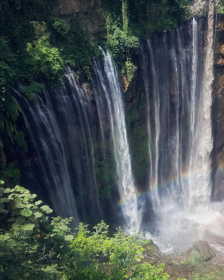 from malang : tumpak sewu waterfall with guide - Getting photos, videos, fruit, and snacks without awkward planning