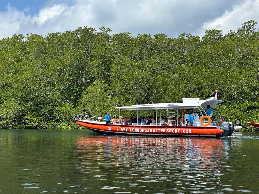 From Nusa Penida: 3 Spots Snorkeling Tour with Manta Rays - Mangrove Point by kayak or SUP: the calm end of the day