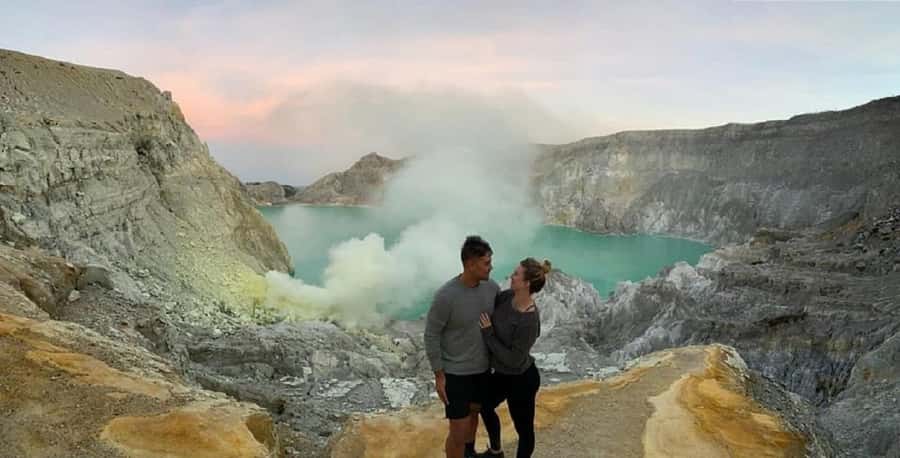 From Surabaya/Malang/Bali: Kawah Ijen Blue Fire Guided Tour - Timing and energy: what an 8–15 hour day means in real life
