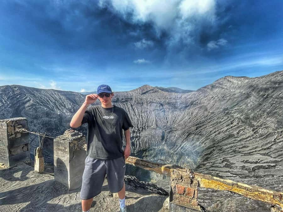 From Surabaya: Mount Bromo Sunrise & Madakaripura 1 Day Tour - Sunrise at King Kong Hill: how Bromo light turns the day