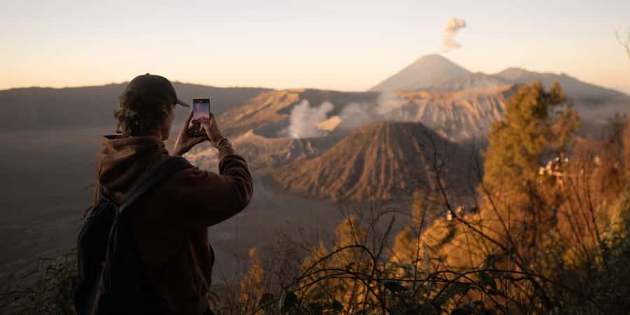 From Surabaya or Malang: Private Mt. Bromo Sunrise Day Trip - Your guide makes the difference: photo support and local storytelling