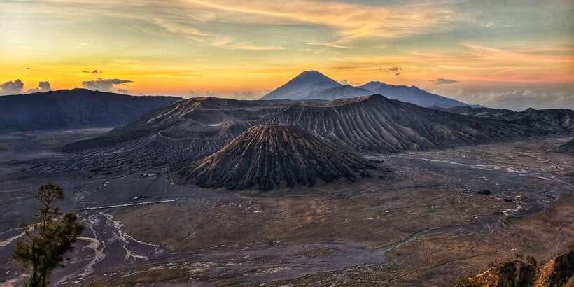 From Surabaya or Malang: Private Mt. Bromo Sunrise Day Trip - What to bring for cold, wind, and volcanic sand