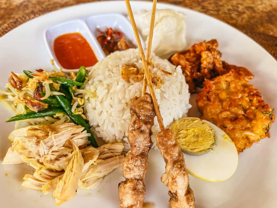 From Ubud: Downhill Bike Tour with Rice Terraces and Meal - Coffee plantation breakfast: the calm start before the countryside