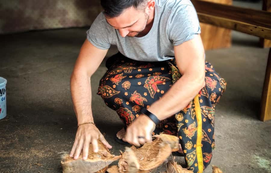 From Ubud: Traditional Bali Coconut Oil Class - The welcome at the house: coffee, tea, and the calm pace of village life