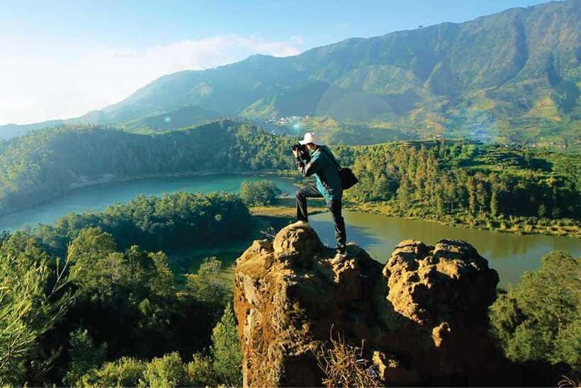 From Yogyakarta: 12-Hour Guided Dieng Plateau Sunrise Trip - Sikidang Crater: sulfur steam, bubbling mud, and dusty paths