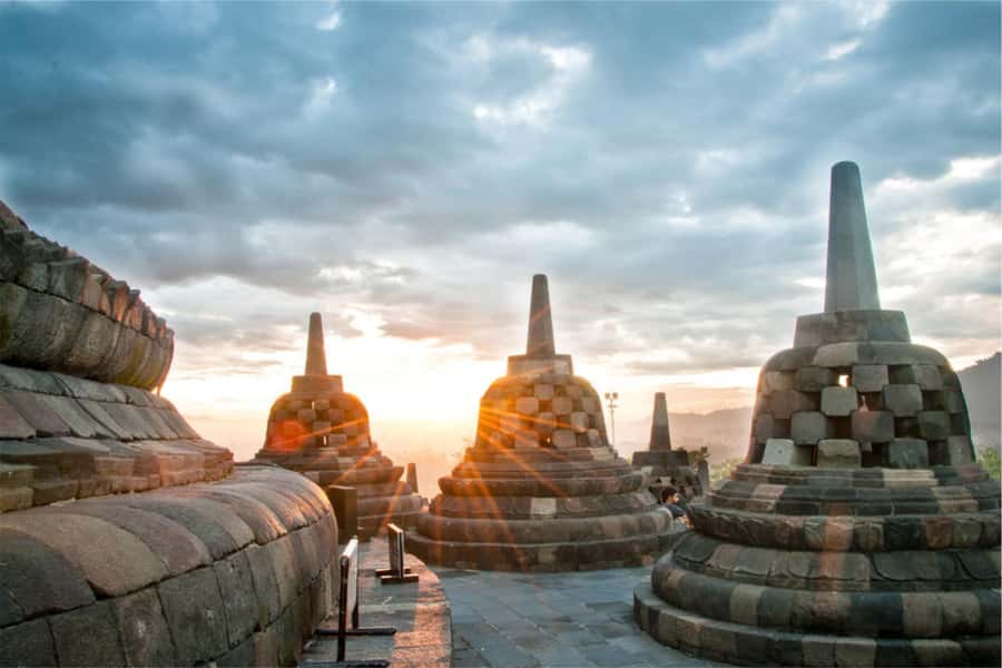From Yogyakarta: Borobudur, Mount Bromo, and Ijen 4-Day Tour - What you actually get: included rides, breakfasts, and hotel rooms
