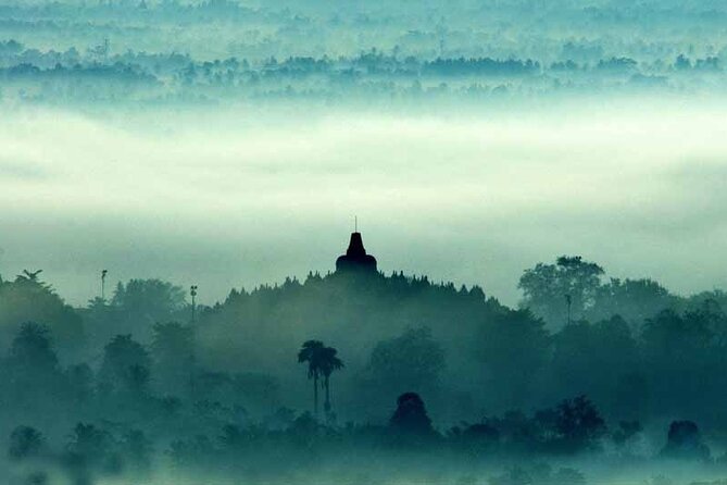 From Yogyakarta: Borobudur &Prambanan-Bromo-Waterfall-Ijen 6 Days - Tumpak Sewu waterfall: the “curtain” effect with cave and cliff time