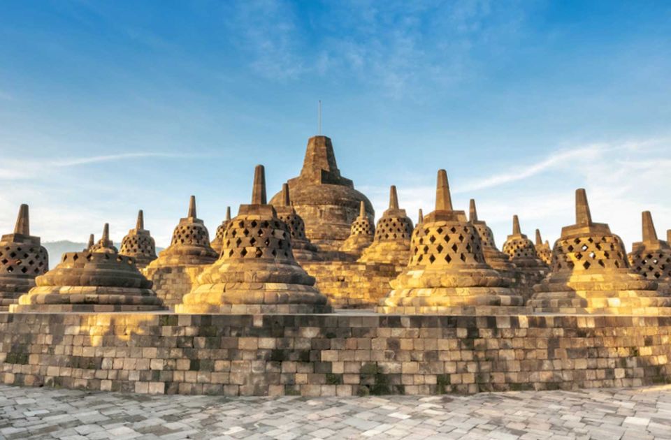 From Yogyakarta: Borobudur Sunrise Half Day Tour with Pickup - Food and coffee breaks: what you can expect during the morning