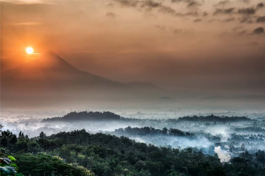 From Yogyakarta: Borobudur Sunrise on Setumbu Hill - The quick walk and viewpoint: how Setumbu works at dawn