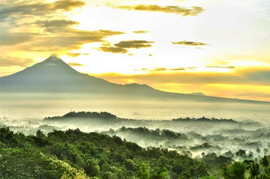 From Yogyakarta: Borobudur Sunrise on Setumbu Hill - Mendut and Pawon: the temple line you’ll notice once you know it