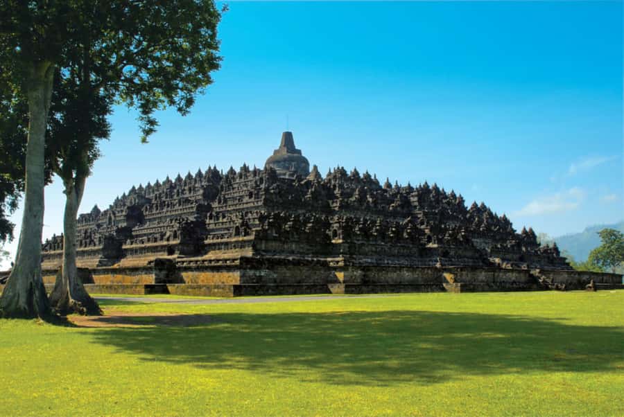 From Yogyakarta: Borobudur Sunrise on Setumbu Hill - English-speaking driver + small group: the difference between rushed and smooth