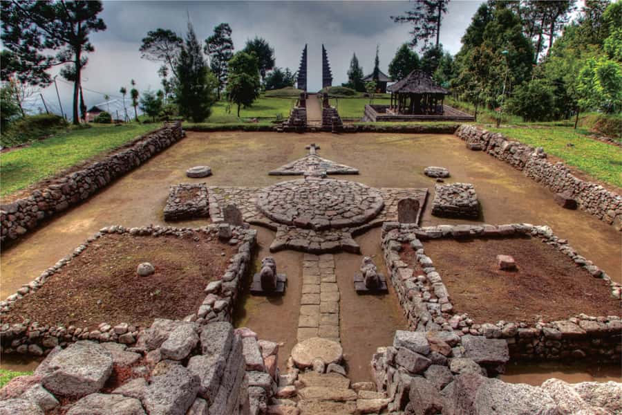 From Yogyakarta: Cetho, Sukuh Erotic Temple and Solo City - Sukuh Temple: what to know about the controversial reputation