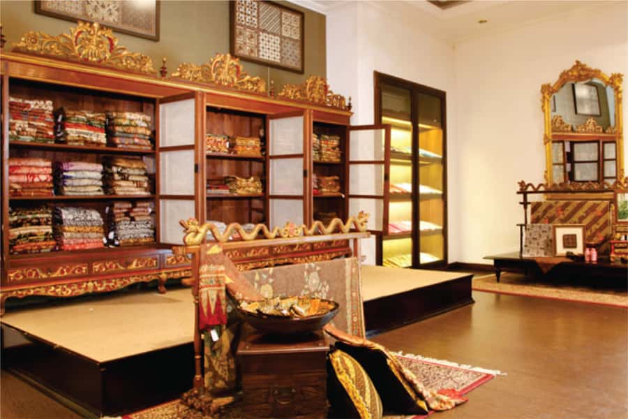 From Yogyakarta: Cetho, Sukuh Erotic Temple and Solo City - The Ancient Batik Museum: seeing how batik connects eras