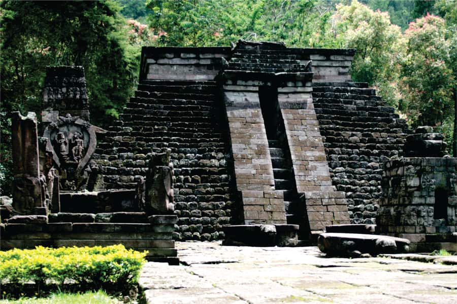 From Yogyakarta: Cetho, Sukuh Erotic Temple and Solo City - Cetho Temple: the high-altitude stop that sets the tone
