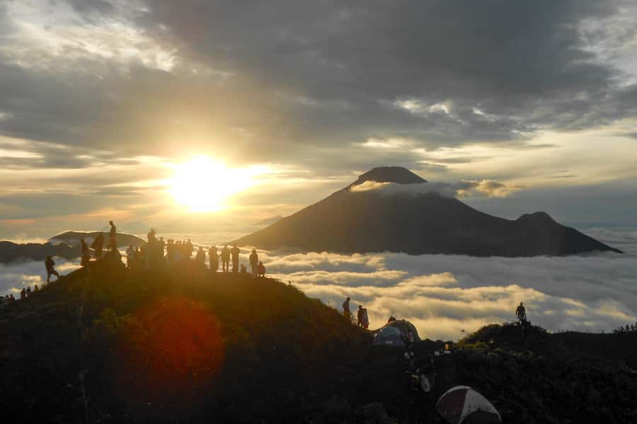 From Yogyakarta: Dieng Plateau Golden Sunrise Guided Trip - Batu Pandang Hill To Telaga Warna: Watching Color Change on Sulfur Water