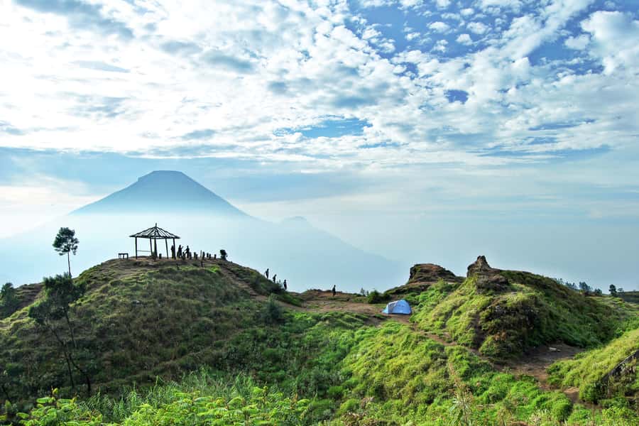 From Yogyakarta: Dieng Plateau Golden Sunrise Guided Trip - Sikidang Crater: Steam, Bubbling Mud, and Otherworld Feel