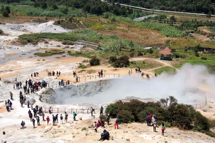 From Yogyakarta: Dieng Plateau Golden Sunrise Guided Trip - Sikunir Hill Sunrise Hike: Cold Air, Quick Steps, Big Views