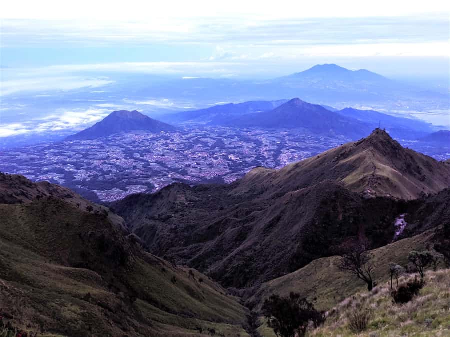 From Yogyakarta: Mount Merbabu One Day Hiking Tour - The day at a glance: pickup times, drive, and the altitude rhythm