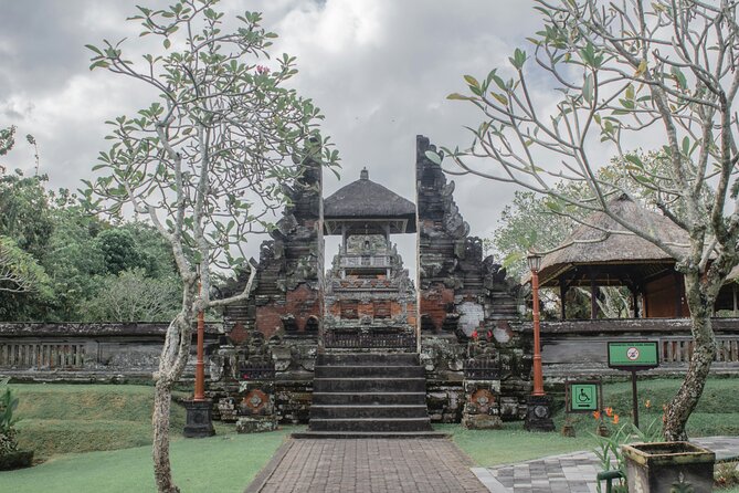 Full Day Private Tour to Ubud Waterfall and Tanah Lot Sunset - Stop 1: Tegenungan Waterfall for a cool break and real views