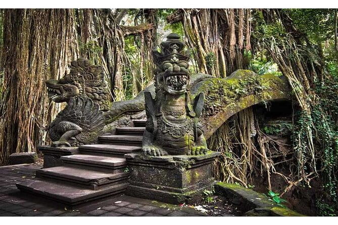 Full day Ubud and Tanah Lot tour - Tanah Lot Temple: one of Bali’s sea temples on an offshore rock