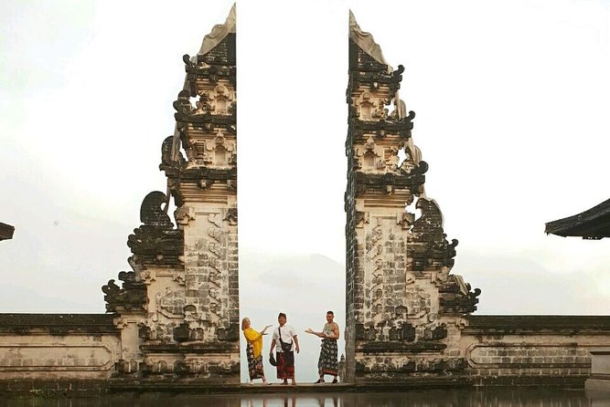 Gate of Heaven and the Amazing East Bali - Rendang lunch stop with Mount Agung views