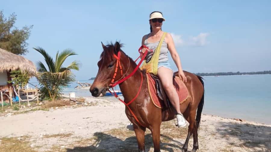 Gili Air: 1-Hour Horse Riding Adventure - Sunset-Watching Moments: When the Timing Changes Everything