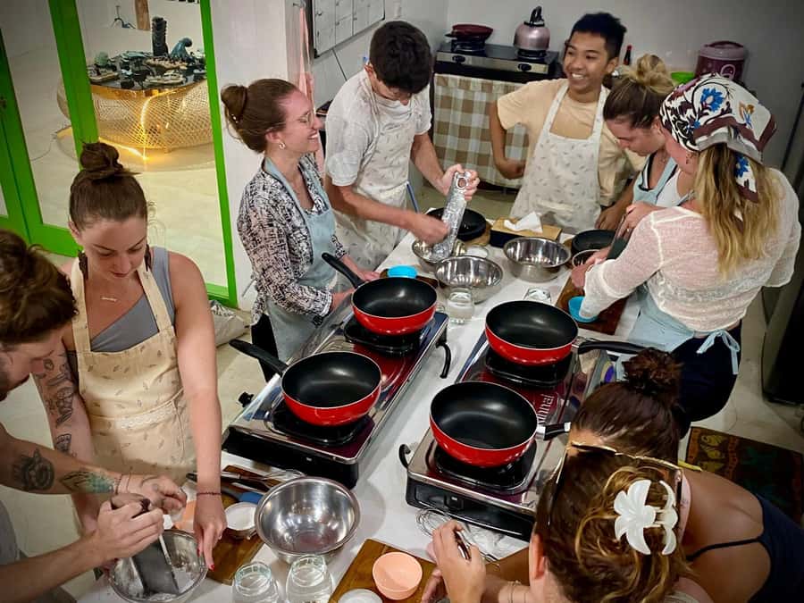 Gili air: Kaktus traditional cooking class - Nasi goreng and chicken rendang curry: what you cook in 2 hours
