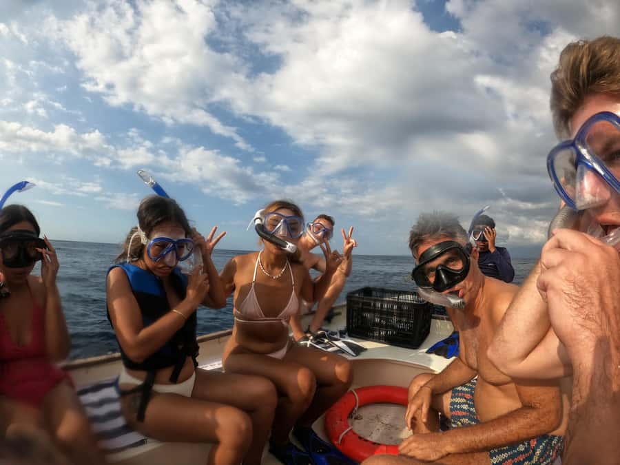 Gili Islands: 4-in-1 Catamaran Snorkeling Experience - Floating Beach Club Time: Cocktails, Music, and Sea Loungers