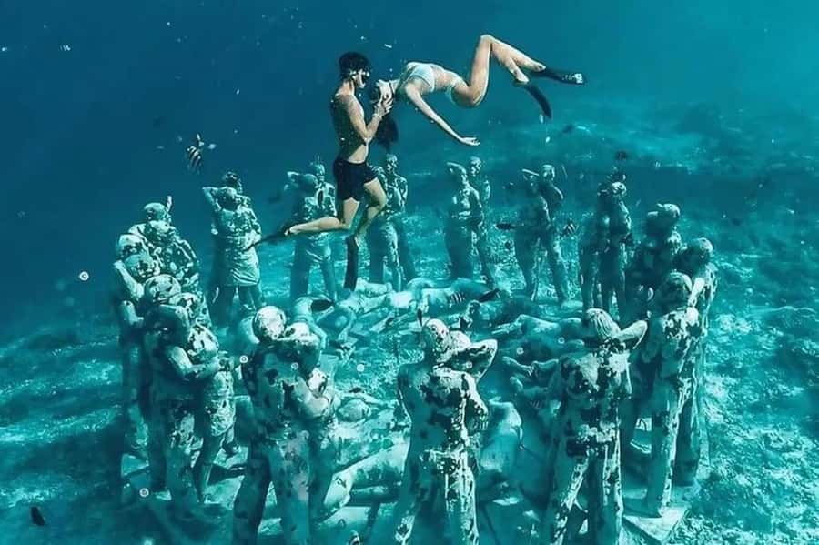 Gili Snorkeling Tour With GO PRO Documentation - Underwater statue stops: cool photos, real-world crowding