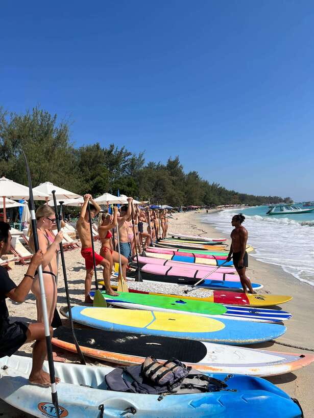 gili sunrise Stand-up paddle boarding or kayaking (droneshot - How the route flows: turtles, crossing, then Gili Meno snorkeling