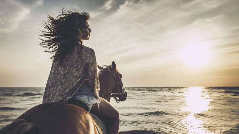 Gili Trawangan: Beach Horseback Riding with Pickup Hotel - Beach Horseback Riding on Gili Trawangan: What This Experience Really Is