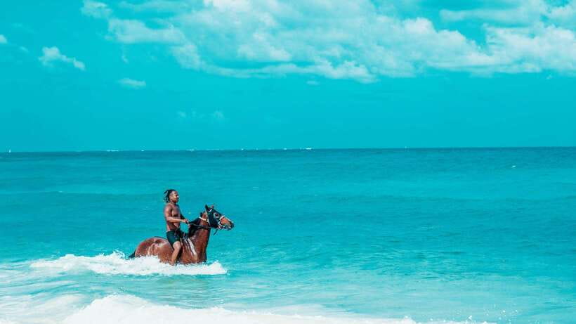 Gili Trawangan: Beach Horseback Riding with Pickup Hotel - Photo Help From Your Guide (Including Phone Videos)