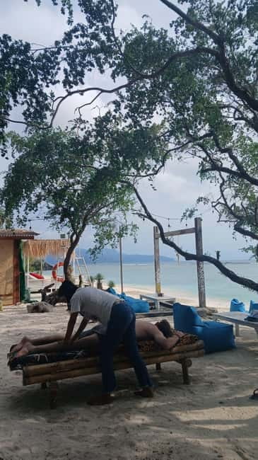 Gili Trawangan: Beach Massage with Sunset and Cocktail - The Cocktail and Coconut: A Real Part of the Value
