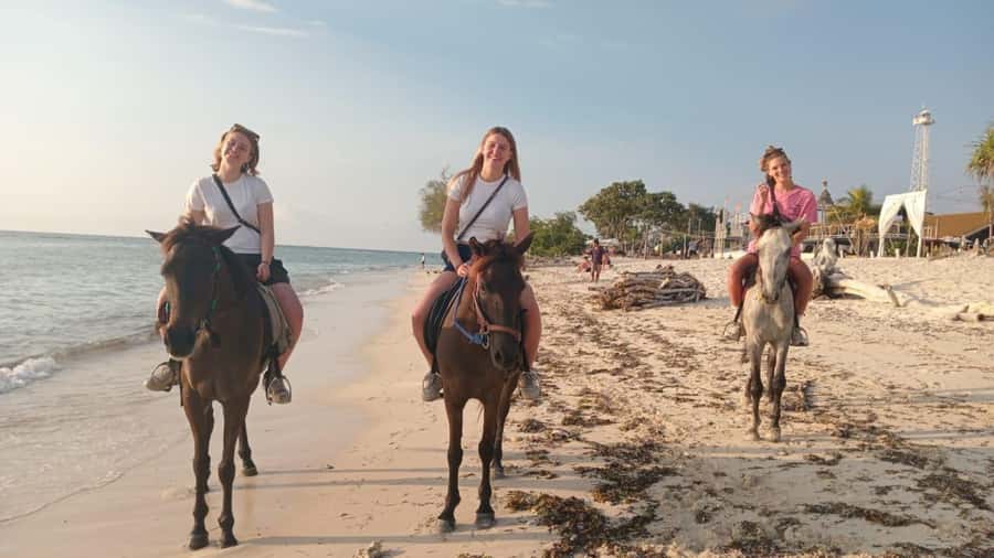 Gili Trawangan: Horse Riding on the Beach - Why a beach horse ride on Gili Trawangan feels different