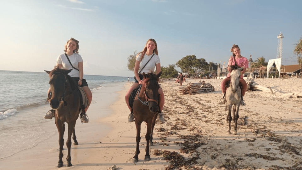 Gili Trawangan: Horse Riding on the Beach - Riding along the shoreline: views, sounds, and the island’s everyday rhythm