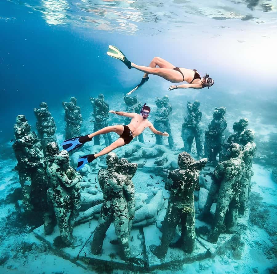 Gili Trawangan: Private Snorkeling 4 Spots Turtle with Gopro - Meno Statue: bikes, ruins, and the one crowd moment