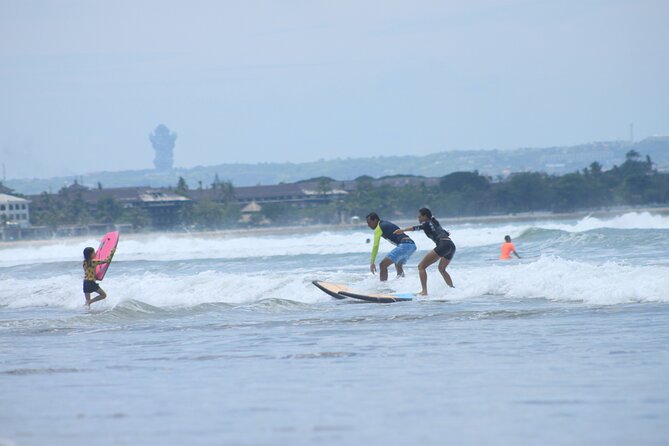 Group surf lesson by Malu Surf Bali - Small group size: what max 10 really means for you